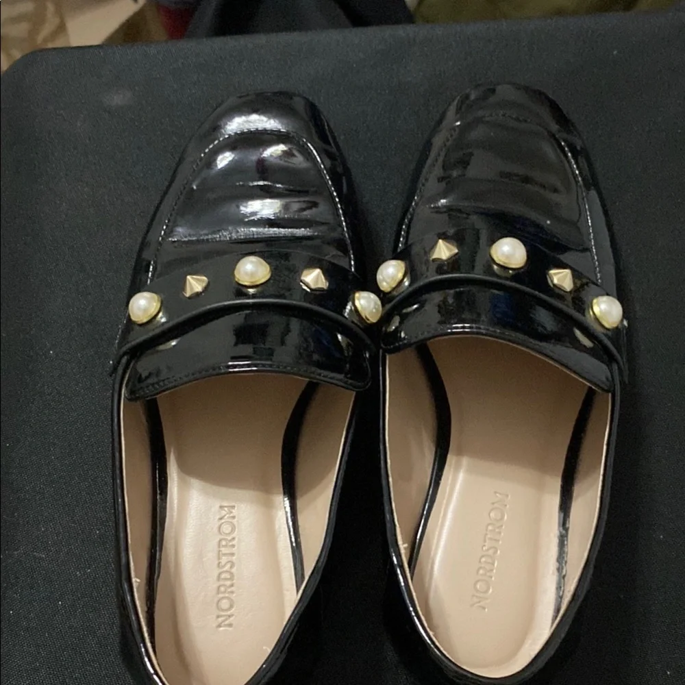 Nordstrom Black Patent Loafers with‎ Pearl Accents Girls  size 2